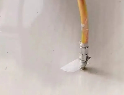 新乡市瓷砖空鼓维修公司专业解答在瓷砖铺贴过程中，如果使用的砂料过粗（如全部使用了粗砂），可能会导致以下问题